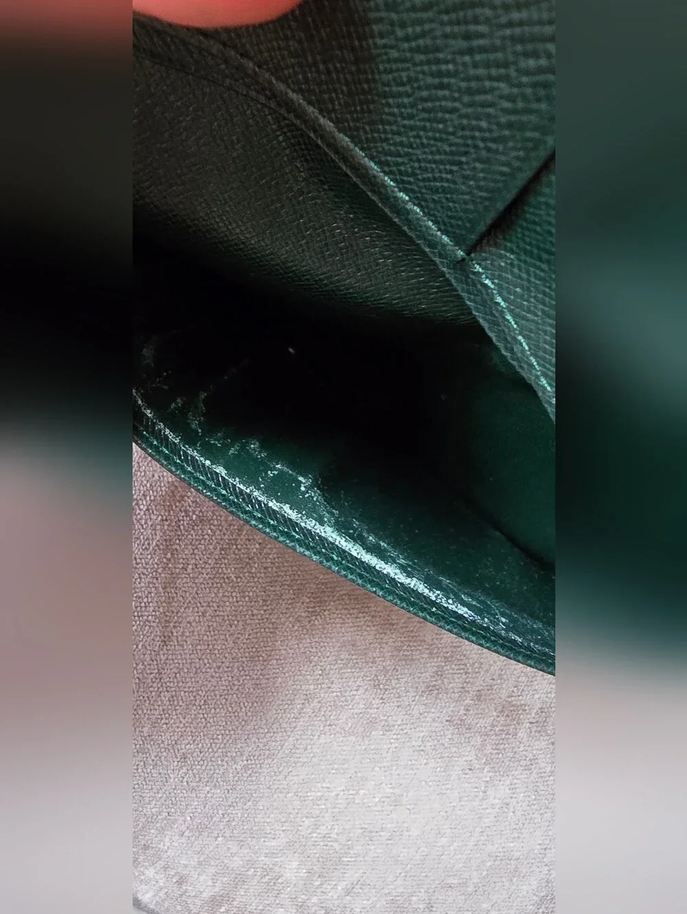 (1770) LOUIS VUITTON Taiga Leather Long Slim Bifold Wallet